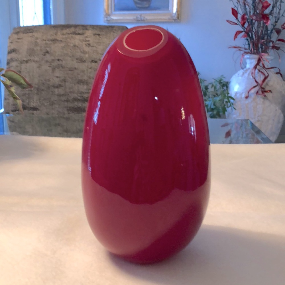 RED GLASS VASE 8 1/2” T